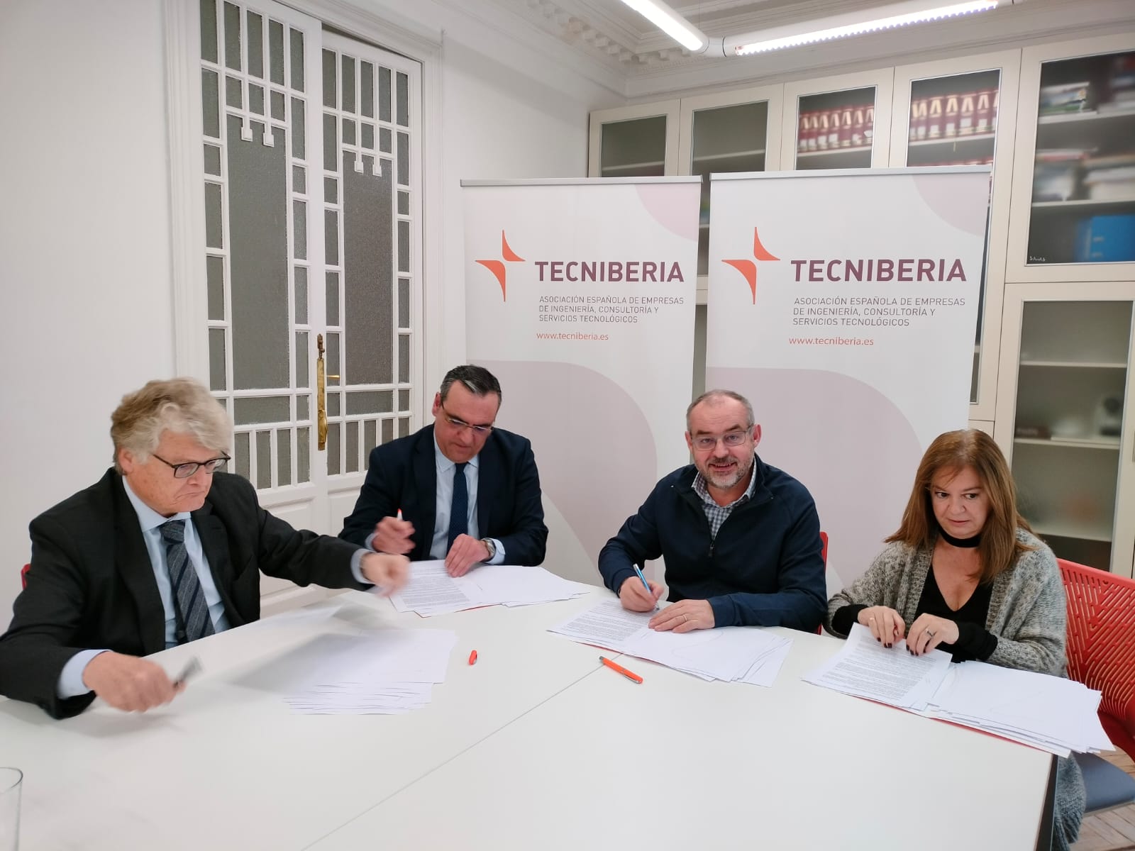 Fotos de CCOO en la firma el XX Convenio de Ingenierías