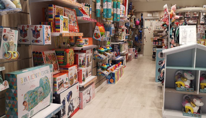 foto del interior de una tienda de juguetes