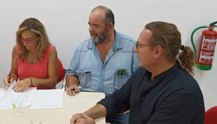 firmando convenio provincial de hostelería de Sevilla