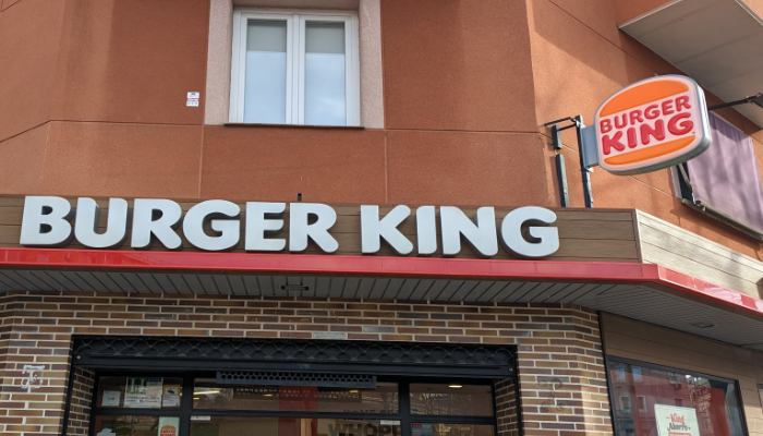 Fotografía de la fachada del restaurante Burger King de la Callle Bravo Murillo, 222 de Madrid
