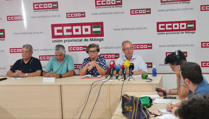 en la imagen las personas de CCOO que intervienen en la rueda de prensa sobre coyuntura turística en Málaga