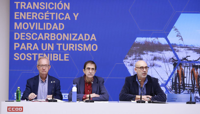 imagen de la mesa con personas de CCOO presentando el estudio