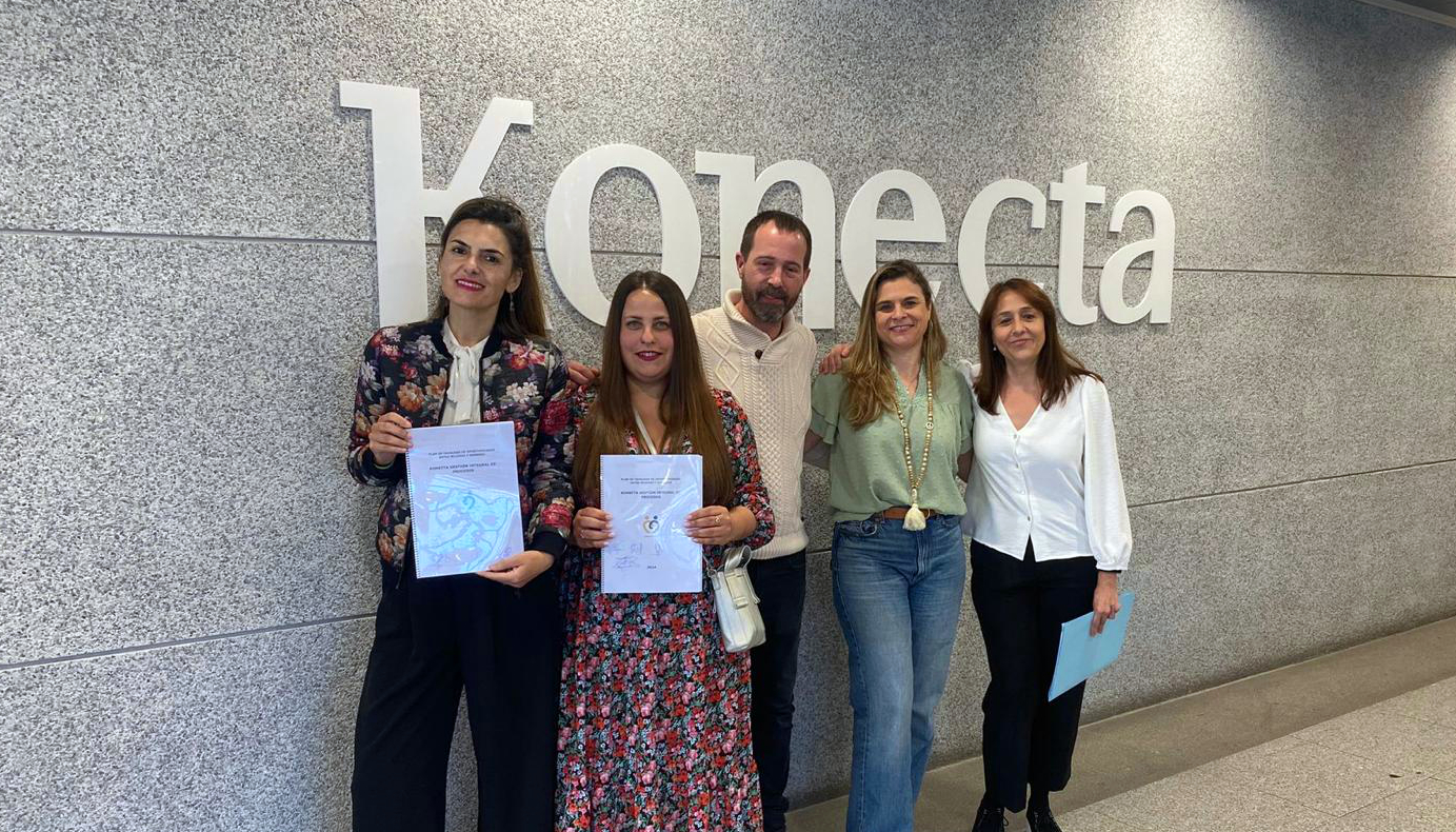 foto durante el acto de la firma del primer Plan de Igualdad de Konecta GIP, con CCOO y la empresa