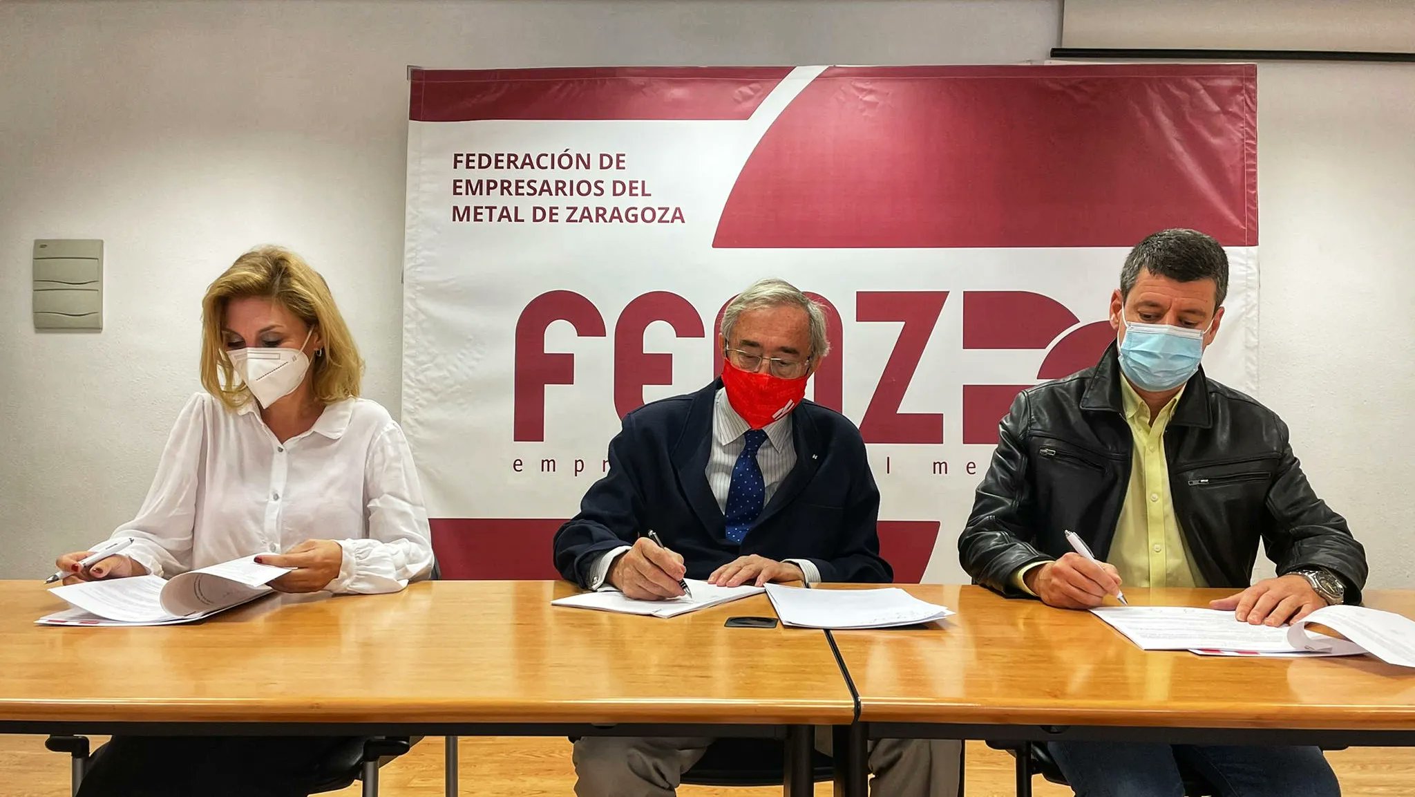 Acto firma Convenio de comercio de metal de Zaragoza