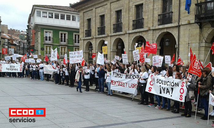 los telares manifestacion huelga concentracion frente ayuntamiento aviles