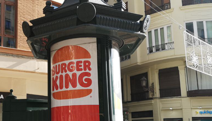 poste anuncio en valencia de una cadena de comida rápida (Buger King)