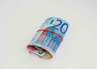 Imagen billetes euro. Tablas salariales oficinas y despachos tenerife