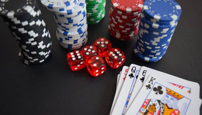 Fichas, dados y cartes de casino. Convenio Colectivo de Casinos