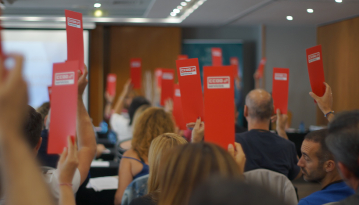 Votando el plenario del Consejo Sección Sindical Estatal de Banco Santander 