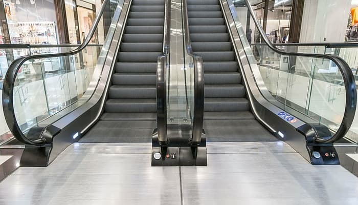 Escaleras mecánicas en grandes almacenes