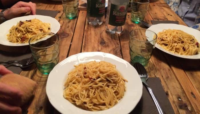 Platos de pasta como ilustración firma del Convenio en La Tagliatella