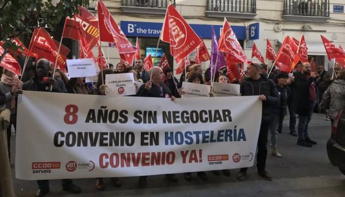 trabajadores protestan por un convenio para el sector de hostelería en Valencia