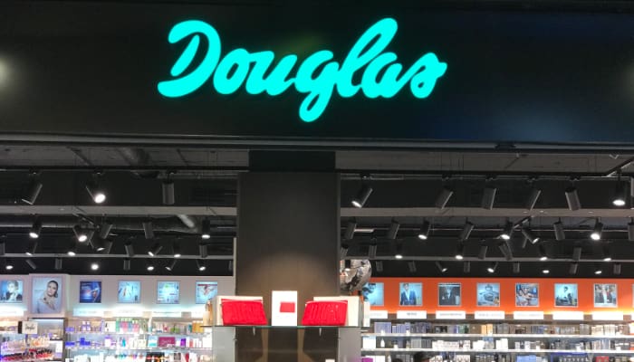 Tienda Douglas, perfumería, comercio