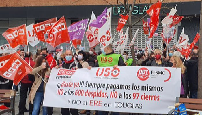 Trabajadores de Douglas en huelga