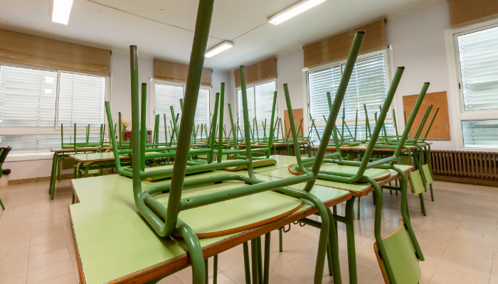 Aula de una escuela, fin de curso, vacaciones