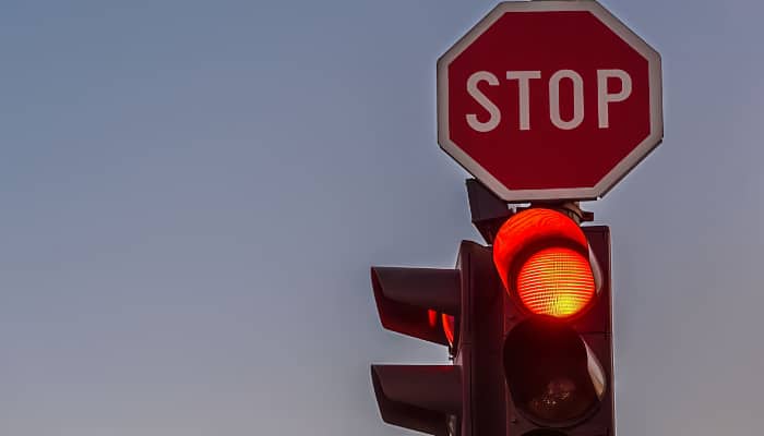 Semáforo rojo y Stop. Se frenan avances en la negociación