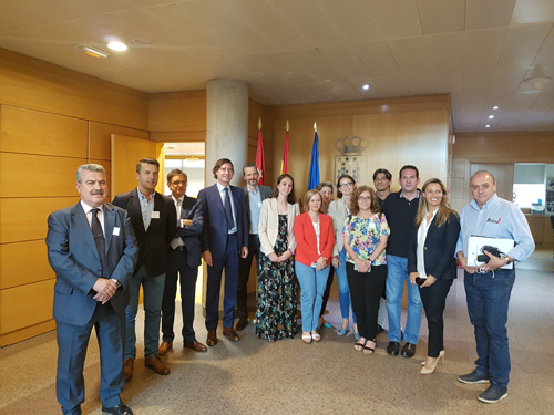 ponencia sobre comercio en el Parlamento de madrid