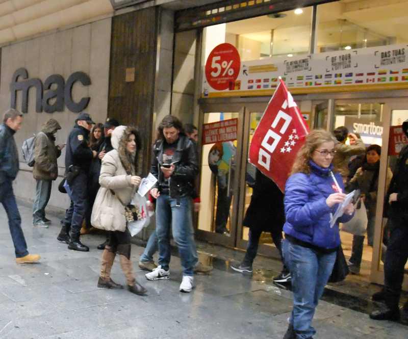 Fnac España vuelve a destruir empleo, denuncia CCOO