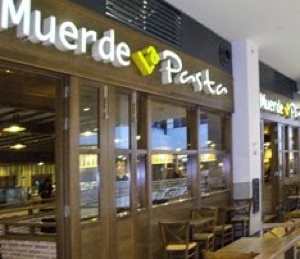 elecciones en restaurantes muerde la pasta