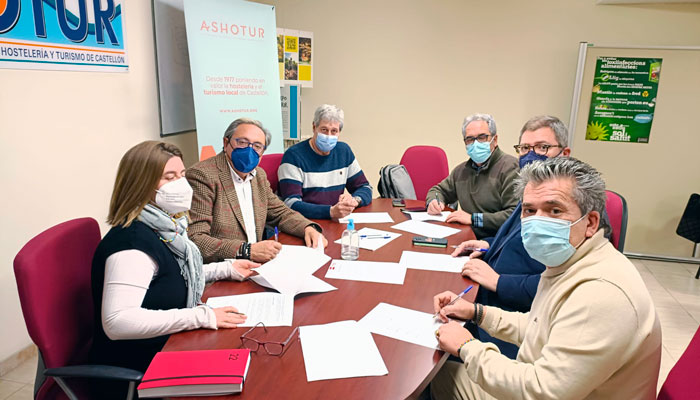 foto mesa negociación Preacuerdo del Convenio Colectivo de la Hostelería de Castellón 