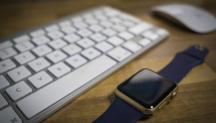 Imagen tiempo de trabajo. Reloj y teclado