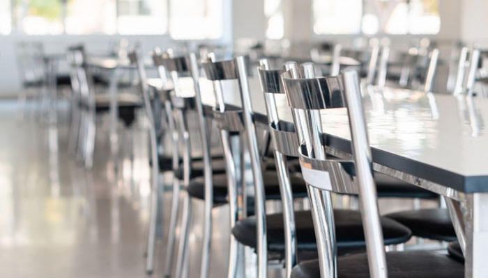 sillas colocadas comedor
