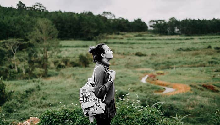 Chica de viaje. Turismo.